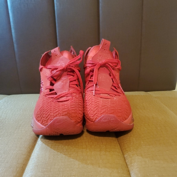 Size 10 - Nike LeBron 17 Red Carpet 2019 - Picture 2 of 7